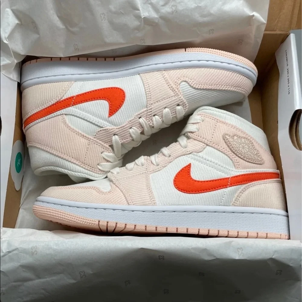 Air Jordan 1 Mid SE - Picture 2 of 5